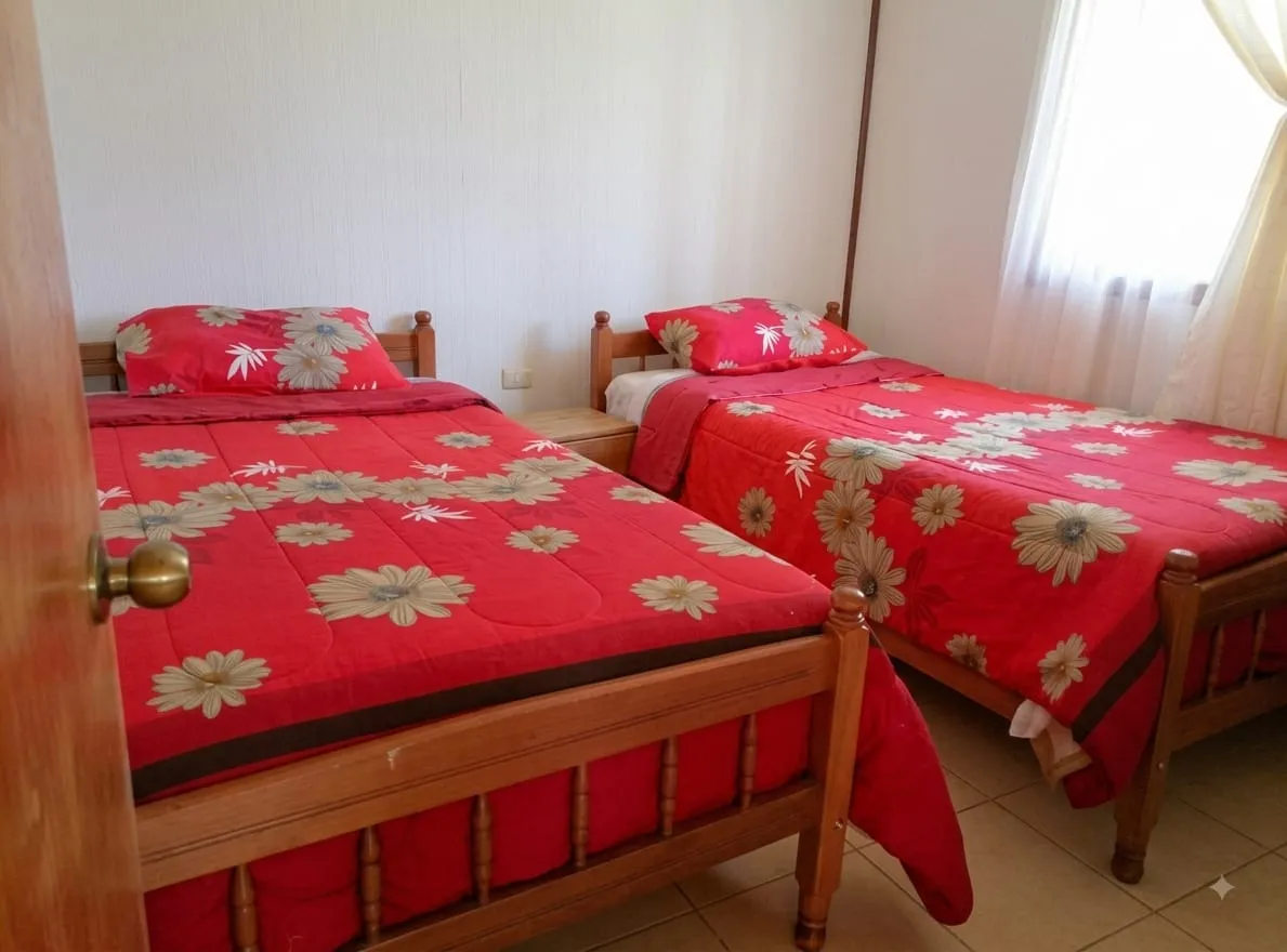 Dormitorio con dos camas de plaza y media
