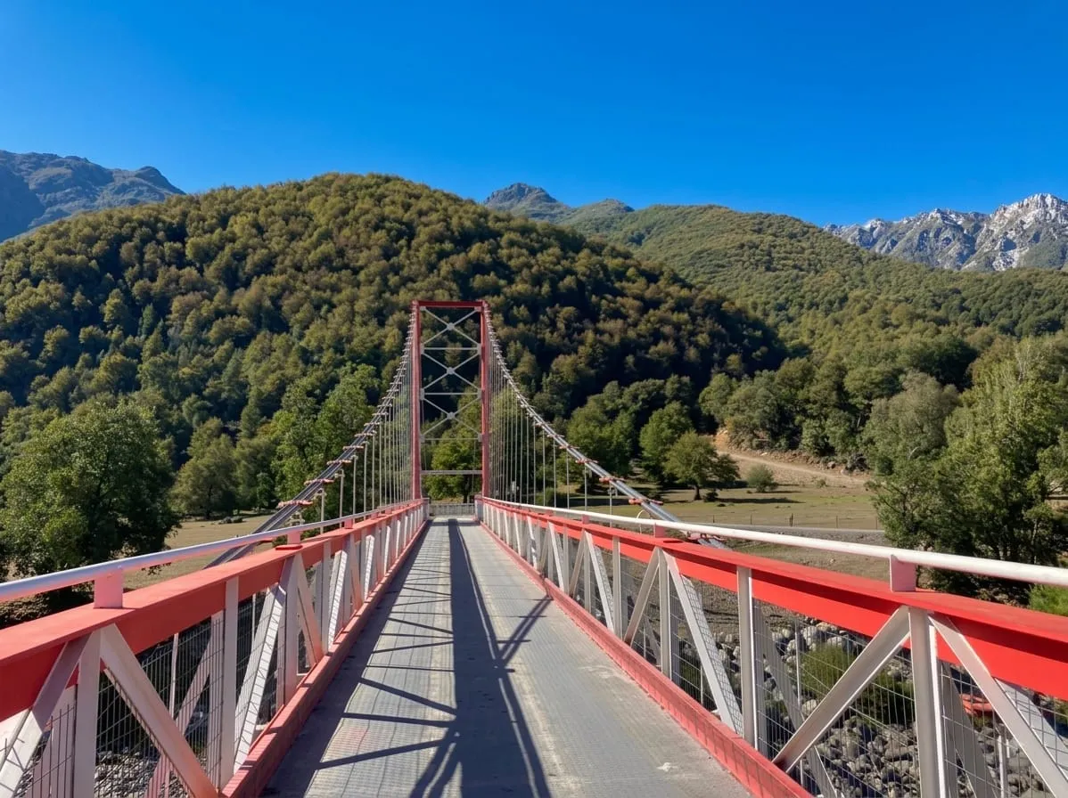 Pasarela Las Veguillas, vista hacia la cordillera